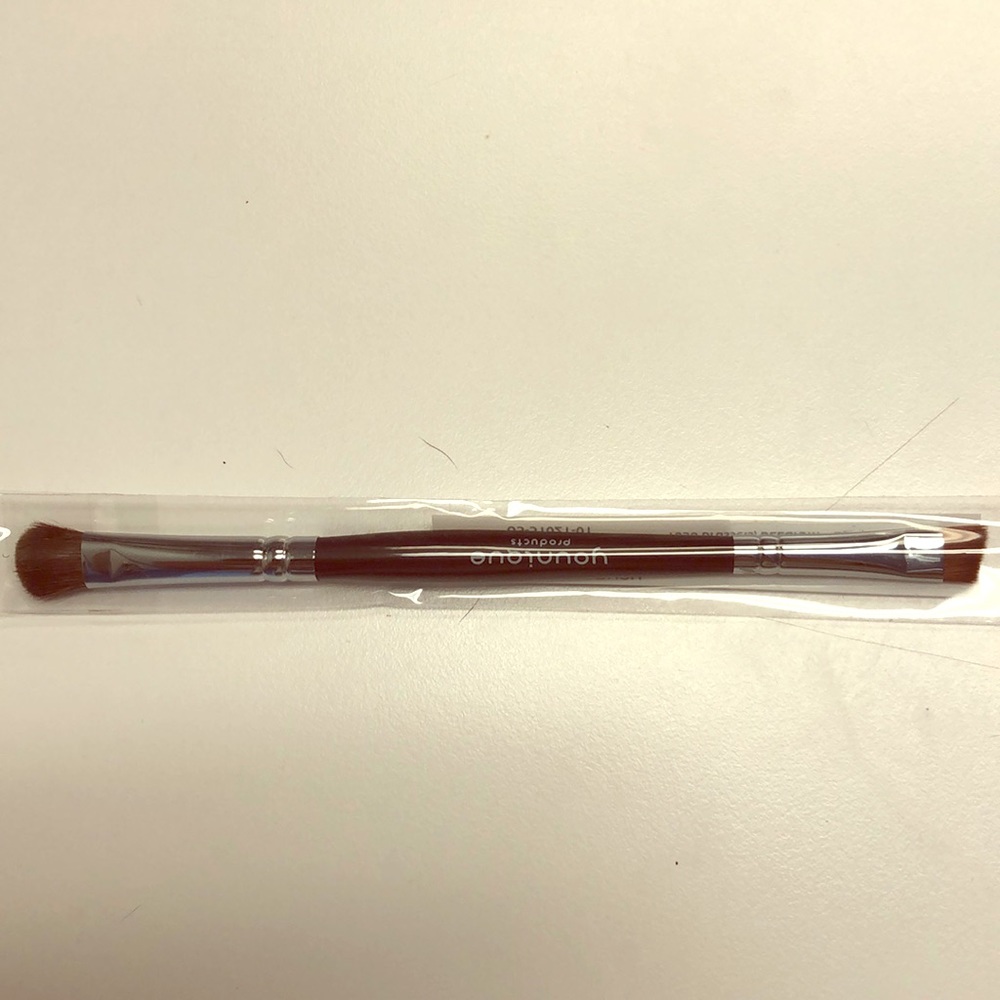 Younique liner/shader brush